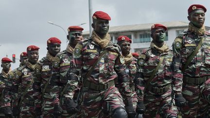 Des soldats ivoiriens lors d'une parade durant les célébrations du 59e anniversaire de l'indépendance de la Côte d'Ivoire le 7 août 2019 à Abidjan, la capitale économique de la Côte d'Ivoire.&nbsp; (SIA KAMBOU / AFP)