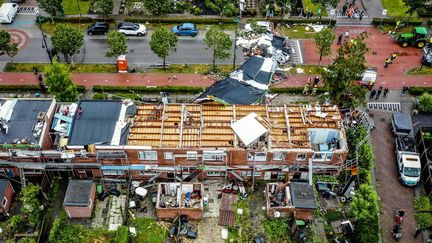 Des toits arrachés par une tornade à&nbsp;Zierikzee, aux Pays-Bas, le 27 juin 2022. (ANP MAG / AFP)