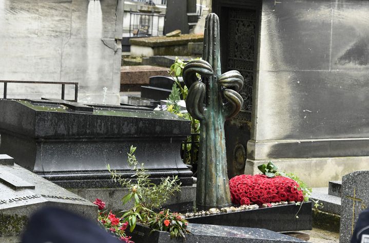 La tombe de Siné et de son épouse au cimetière Montmartre à Paris
 (DOMINIQUE FAGET / AFP)