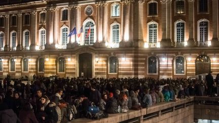 Cinq cent personnes étaient rassemblée place du Capitole à Toulouse pour une Nuit debout, le 5 avril 2016. (CITIZENSIDE/MAXIME REYNIE / CITIZENSIDE)