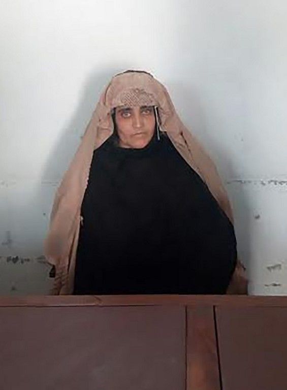 Sharbat Gula  lors de son arrestation à Peshawar
 (HO / FIA / AFP)