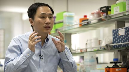 Le chercheur chinois He Jiankui affirme avoir réalisé la première modification génétique sur des embryons humains. (MARK SCHIEFELBEIN / AP / SIPA)