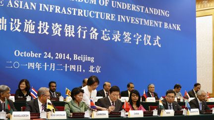 Lancement à Pékin de la Banque Asiatique d'Investissement des Infrastructures. Cérémonie de signature, en octobre 2014. (Reuters/Takaki Yajima )