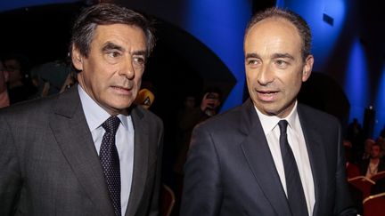 L'ancien Premier ministre Fran&ccedil;ois Fillon (G) et le pr&eacute;sident de l'UMP, Jean-Fran&ccedil;ois Cop&eacute; (D), lors du conseil national de l'UMP, le 25 janvier 2014 &agrave; Paris. (MAXPPP)