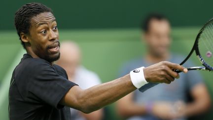 Ga&euml;l Monfils, lors de son quart de finale dans le tournoi de Doha (Qatar), le 3 janvier 2013.&nbsp; (KARIM SAHIB / AFP)