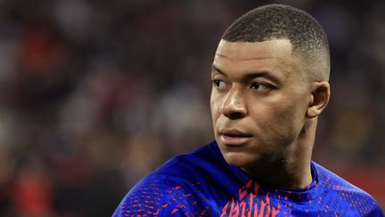 Kylian Mbappé avant le match du Paris Saint-Germain contre Nice, le 8 avril 2023. (VALERY HACHE / AFP)