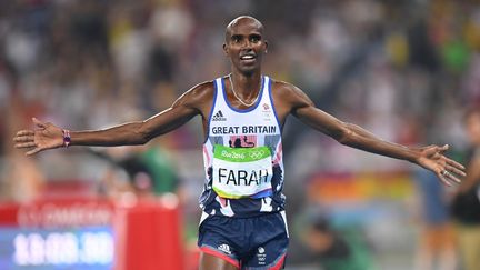 La joie de Mo Farah après sa victoire sur 5000 mètres (ERIC FEFERBERG / AFP)