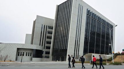 Si l’on y trouve un théâtre, les spectacles sont rares et dans la bibliothèque, qui compte 200 000 ouvrages, dont 15 000 en langue officielle mongole (khalka), peu de lecteurs s’y bousculent. (AFP PHOTO/Frederic J. BROWN )