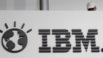 Des chercheurs de la firme am&eacute;ricaine IBM ont d&eacute;voil&eacute; le 28 f&eacute;vrier 2012 une avanc&eacute;e dans la conception d'un ordinateur fond&eacute; sur la m&eacute;canique quantique. (TOBIAS SCHWARZ / REUTERS)