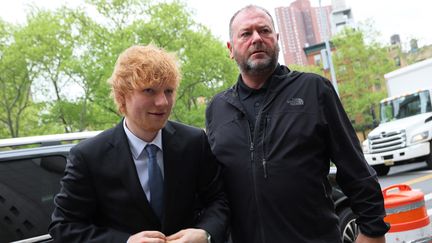 Ed Sheeran à son arrivée au tribunal le jeudi 17 avril à New York lors de son procès pour plagiat (MICHAEL M. SANTIAGO / GETTY IMAGES NORTH AMERICA)