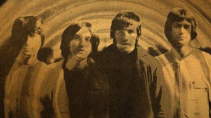 The Kinks sur la pochette de la réédition de "... Are The Village Green Preservation Society". (BMG/Sanctuary Records)