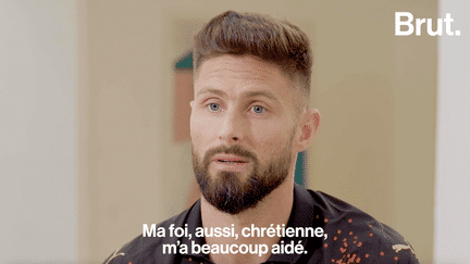 Quelques mois après la défaite des Bleus durant la Coupe du monde au Qatar, l’attaquant de l’équipe de France de football, Olivier Giroud, 36 ans, revient sur cet échec et les épisodes marquants de sa carrière.