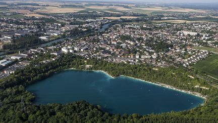 Une vue aérienne de Beaumont-sur-Oise (Val-d'Oise), prise en photo le 25 juillet 2013. (SEBASTIEN RABANY / PHOTONONSTOP / AFP)