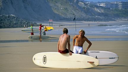 A Biarritz (Pyr&eacute;n&eacute;es Atlantiques), le nombre de bless&eacute;s du surf a explos&eacute; de 36% en quatre ans. (JEAN-PIERRE DEGAS / HEMIS.FR / AFP)