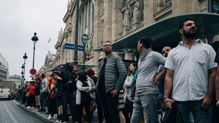 Face aux longues files d'attente pour tenter d'avoir un bus à Paris le 13 septembre 2019, de nombreux usagers ont tenté de se rabattre sur des trajets en VTC. (MATHIAS ZWICK / HANS LUCAS)