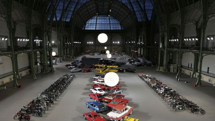 Exposition de voitures et motos anciennes au Grand Palais &agrave; l'occasion du salon R&eacute;tromobile &agrave; Paris, le 6 f&eacute;vrier 2013. (PHILIPPE WOJAZER / REUTERS)