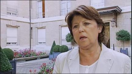 Martine Aubry estime que l'économie de 10 milliards d'euros est nécessaire, mais qu'il faut en revanche favoriser l'investissement et l'emploi. (F2)