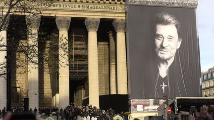 Hommage populaire rendu à Johnny Hallyday devant l'église de la Madeleine, 9 décembre 2017, Paris, France.&nbsp; (ELISE HARDY / GAMMA-RAPHO)