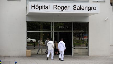 L'h&ocirc;pital Roger-Salengro, &agrave; Lille&nbsp;(Nord), o&ugrave; sont soign&eacute;s les deux patients fran&ccedil;ais atteints du coronavirus, le 13 mai 2013. ( MAXPPP)