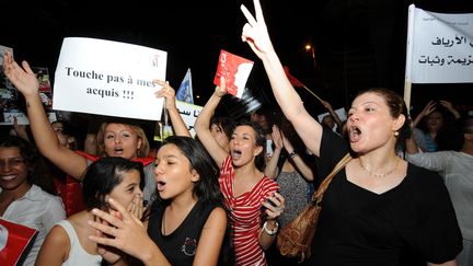 Des femmes dans les rues de la capitale tunisienne, le 13 ao&ucirc;t 2012. (FETHI BELAID / AFP)