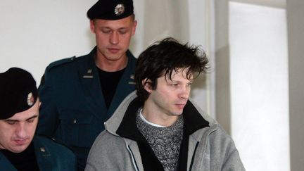 Bertrand Cantat à Vilnius (Lituanie) le 25 février 2004, lors d'une audience devant le tribunal (PETRAS MALUKAS / AFP)