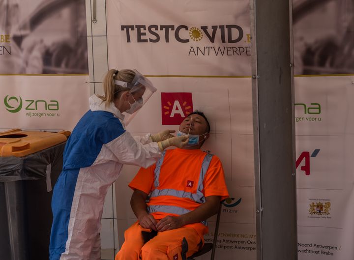 La province d'Anvers, au nord de la Belgique a annoncé fin juillet de nouvelles restrictions sanitaires dont un couvre feu, avant d'opter début août pour un assouplissement de certaines mesures. (JONATHAN RAA / NURPHOTO)