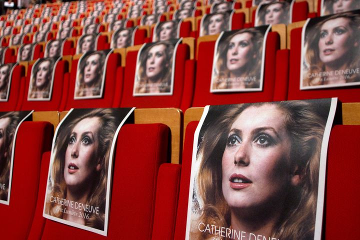 Catherine Deneuve, prix Lumière 2016, est partout avant la cérémonie
 (Jean-François Lixon)