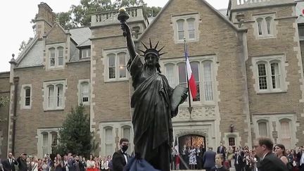 Etats-Unis: une version miniature de la Statue de la Liberté inaugurée à Washington (FRANCE 2)