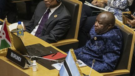 Le président du Burundi Evariste Ndayishimiye assiste à la 37e session ordinaire de l'Assemblée de l'Union africaine, à Addis-Abeba (Ethiopie), le 17 février 2024. (MICHELE SPATARI / AFP)