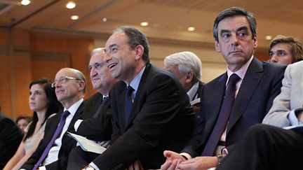 Les duel reste entre les candidats&nbsp;l'ancien premier Ministre Fran&ccedil;ois Fillon et l'actuel secretaire g&eacute;n&eacute;ral de l'UMP Jean-Fran&ccedil;ois Cop&eacute; (THOMAS SAMSON / AFP)