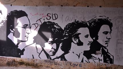 Graffiti représentant les Beatles sur le mur d'un hall de l'ashram où ils séjournèrent en 1968 (8 décembre 2015)
 (STR / AFP)