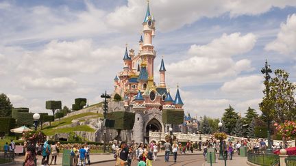 Disneyland : un homme arrêté dans un hôtel du parc avec deux armes