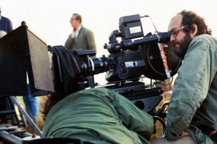 Stanley Kubrick sur le tournage de "Full Metal Jacket" (1987)
 (Natant / Stanley Kubrick Product / Collection ChristopheL)