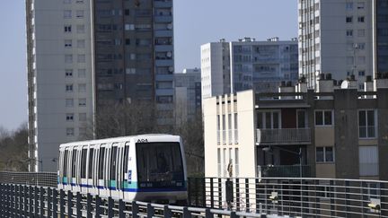 Une rame de métro à Rennes, le 16 mars 2017.&nbsp; (DAMIEN MEYER / AFP)