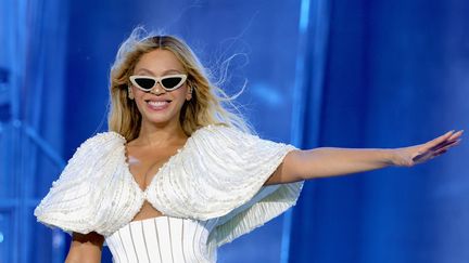 La chanteuse américaine Beyoncé sur scène, le 1er septembre 2023, durant le "Renaissance Tour", au SoFi Stadium d'Inglewood (Californie, États-Unis). (KEVIN MAZUR / WIREIMAGE / GETTY)