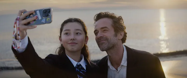 Mei Cirne-Masuki et Romain Duris dans le film de Guillaume Senez, "Une part manquante", au cinéma le 13 novembre 2024. (LES FILMS PELLEAS / VERSUS PRODUCTION)