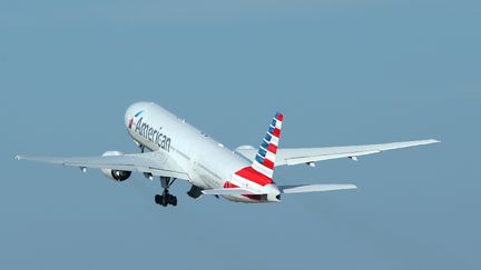 Un avion de la compagnie American Airlines, le 24 septembre 2015 &agrave; Joint Base Andrews (Etats-Unis). (PATRICK SMITH / GETTY IMAGES NORTH AMERICA / AFP)