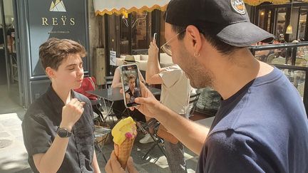 Ali et Gaëlle, influenceurs "food", sur la chaîne "Le Guide Ultime".
 (BORIS HALLIER / RADIO FRANCE)