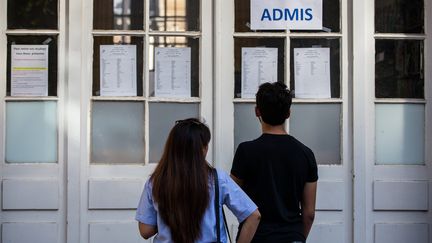 Les résultats du bac sont affichés à Paris, le 6 juillet 2018. (MAXPPP)