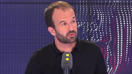 Manuel Bompard, candidat LFI aux élections européennes,&nbsp;était&nbsp;l'invité de franceinfo lundi 13 mai.&nbsp; (FRANCEINFO / RADIOFRANCE)