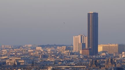 La tour Montparnasse, à Paris, le 29 février 2016. (JEAN ISENMANN / ONLY FRANCE)