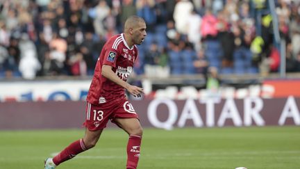 L'attaquant du Stade Brestois Islam Slimani, lors du match de Brest sur le terrain du PSG, le 10 septembre 2022 en Ligue 1 (S?BASTIEN MUYLAERT / MAXPPP)