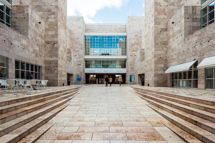 Le Centre culturel de Belem, près de Lisbonne, conçu par l'architecte italien Vittorio Gregotti.&nbsp; (GONZALES PHOTO/PAUL CRUDGE / MAXPPP)