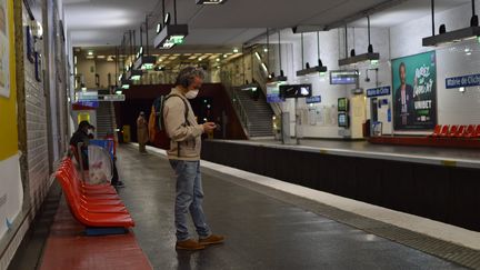 Dimanche 19 avril, le Premier ministre&nbsp;Edouard Philippe a déclaré que le port du masque pourrait être obligatoire dans les transports en commun à partir du 11 mai. (VICTOR VASSEUR / FRANCE-INFO)