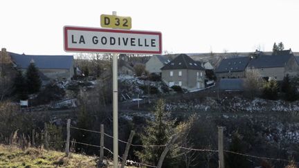 La&nbsp;Godivelle&nbsp;a la particularité d’être le plus petit village du Puy-de-Dôme, avec moins d’un habitant au kilomètre carré.&nbsp;Un paramètre plus que particulier pour vivre un confinement. (FRANCE 3)