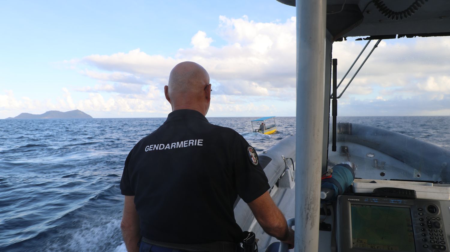 In de Indische Oceaan volgt de gendarmerie van de Marinebrigade onophoudelijk migrantenboten