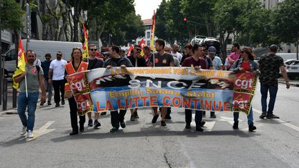 Des salariés de la SNCF manifestent contre la réforme ferroviaire, le 28 mai 2018 à Marseille (bouches-du-Rhône). (GERARD BOTTINO / CROWDSPARK / AFP)