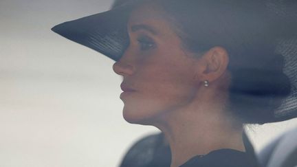 La comédienne et ex-membre de la famille royale britannique, Meghan Markle, lors des funérailles de la reine Elizabeth II à Londres, le 19 septembre 2022. (SARAH MEYSSONNIER / POOL via AFP)