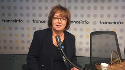 Nathalie Saint-Cricq, journaliste politique de France Télévisions, au micro de franceinfo, le 20 avril 2022. (SARA BOURG / FRANCEINFO)