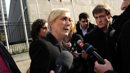 Marine Le Pen devant le siège des Nations Unies à new York (3 novembre 2011) (EMMANUEL DUNAND / AFP)